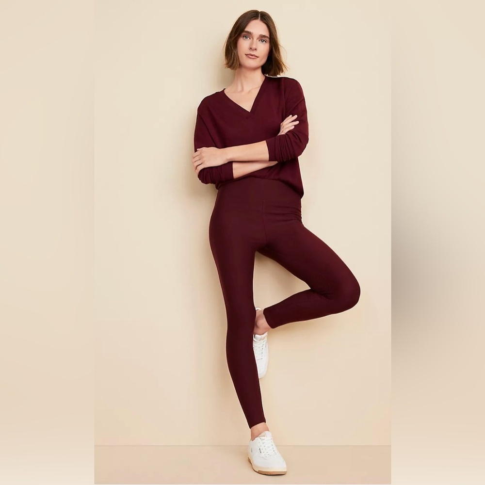 NWT Lou & Grey Signature Softblend Leggings in Smoked Garnet (M)
